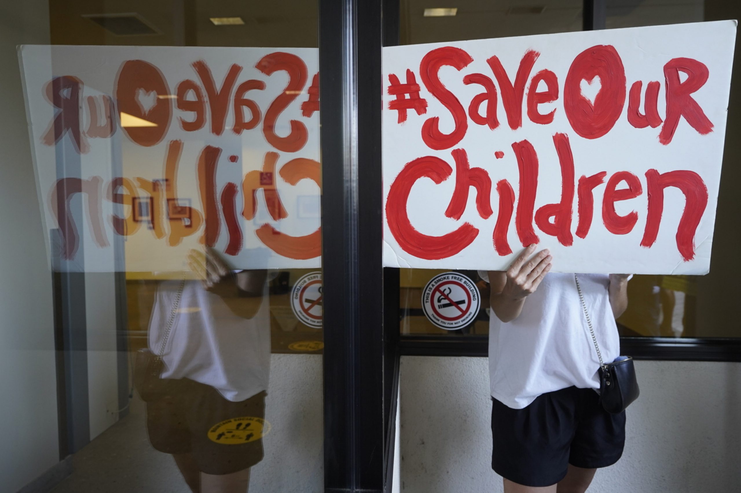 Black parent sues Los Angeles school after children pick cotton for project