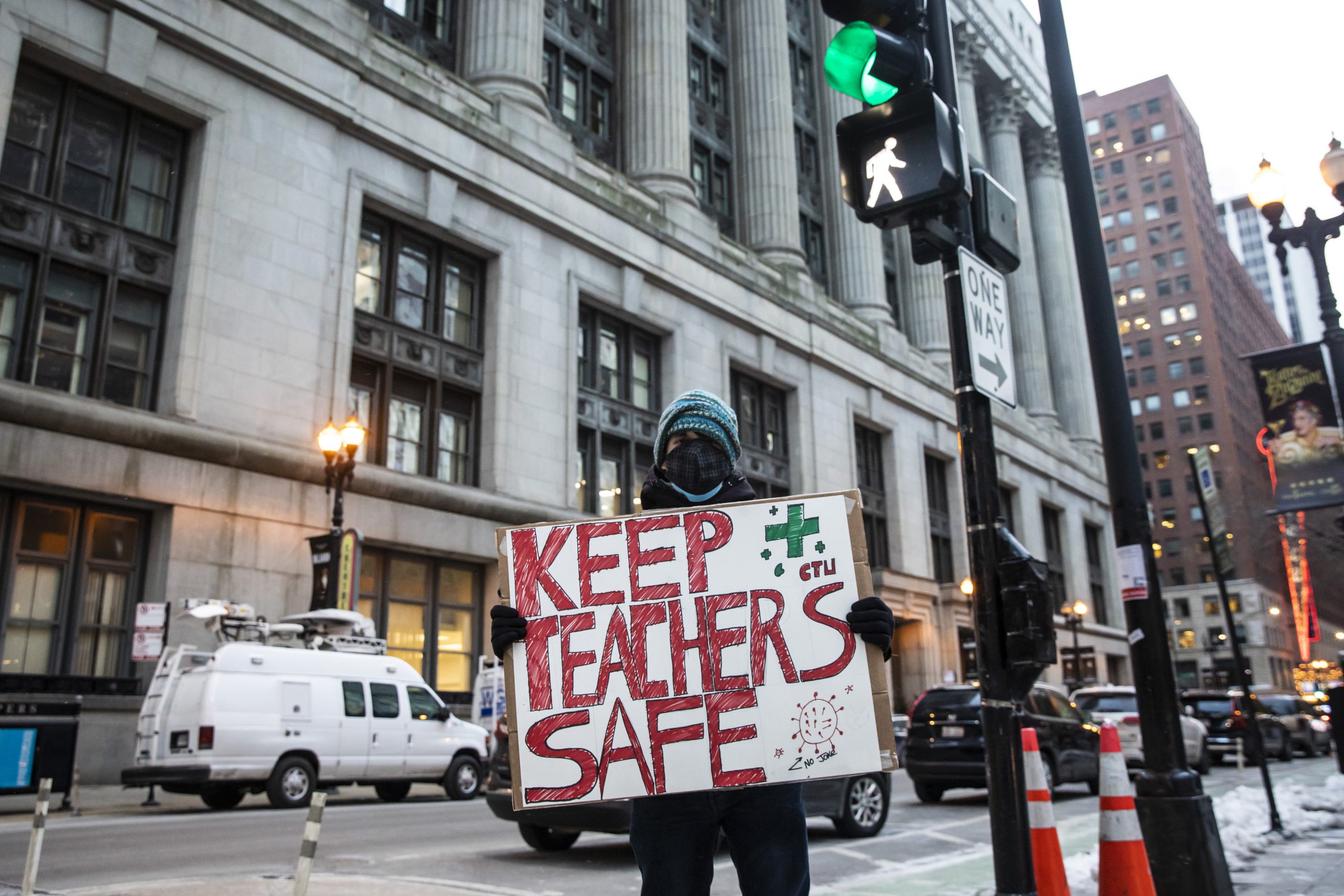 White House caught between unions and students in Chicago school reopening debate