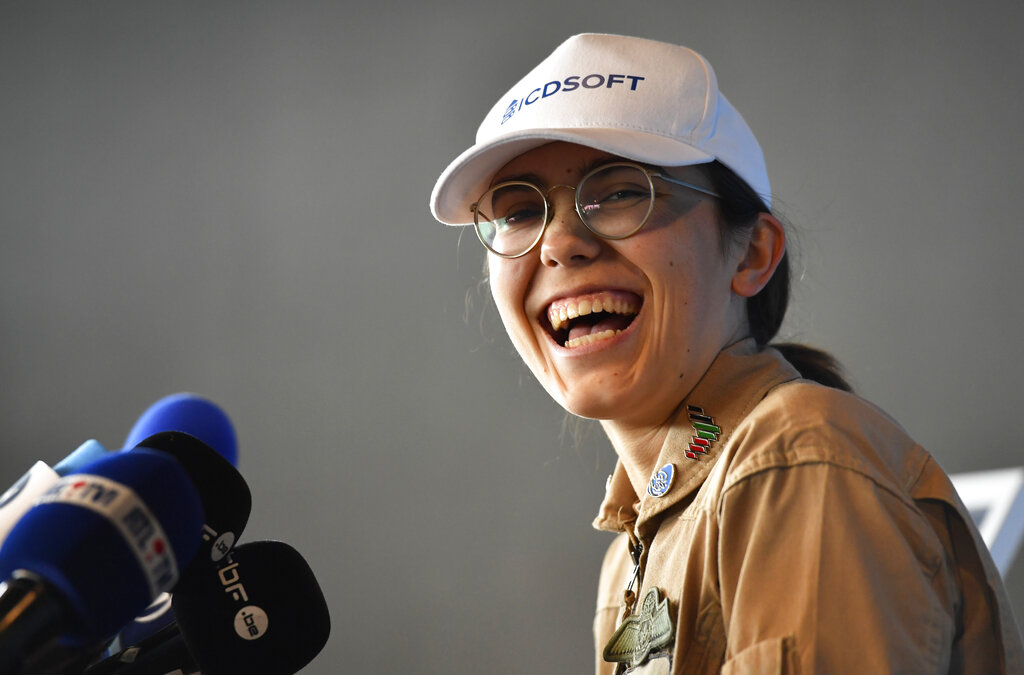 Nineteen-year-old becomes youngest woman to fly solo around the world