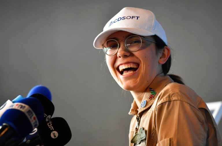 Nineteen-year-old becomes youngest woman to fly solo around the world