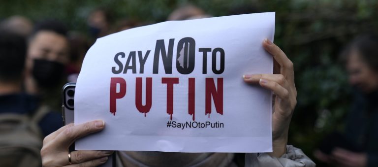 Bipartisan calls for swift sanctions to thwart Russian aggression in Ukraine