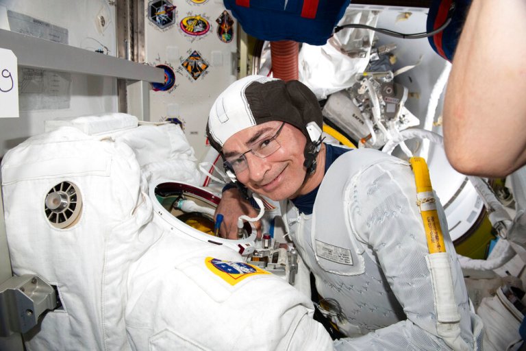 US astronaut completes record-breaking mission alongside Russians