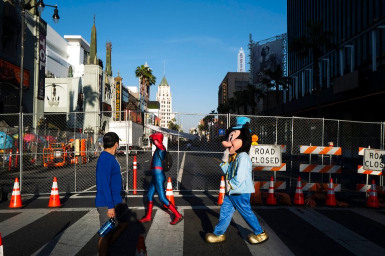  Los Angeles removes makeshift crosswalk painted by rogue safety-oriented group