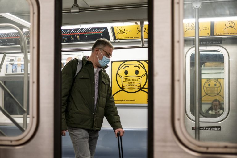 NYC health officials issue advisory recommending public wear masks indoors