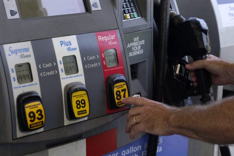 Gas could rise above $6 per gallon by end of summer: Experts