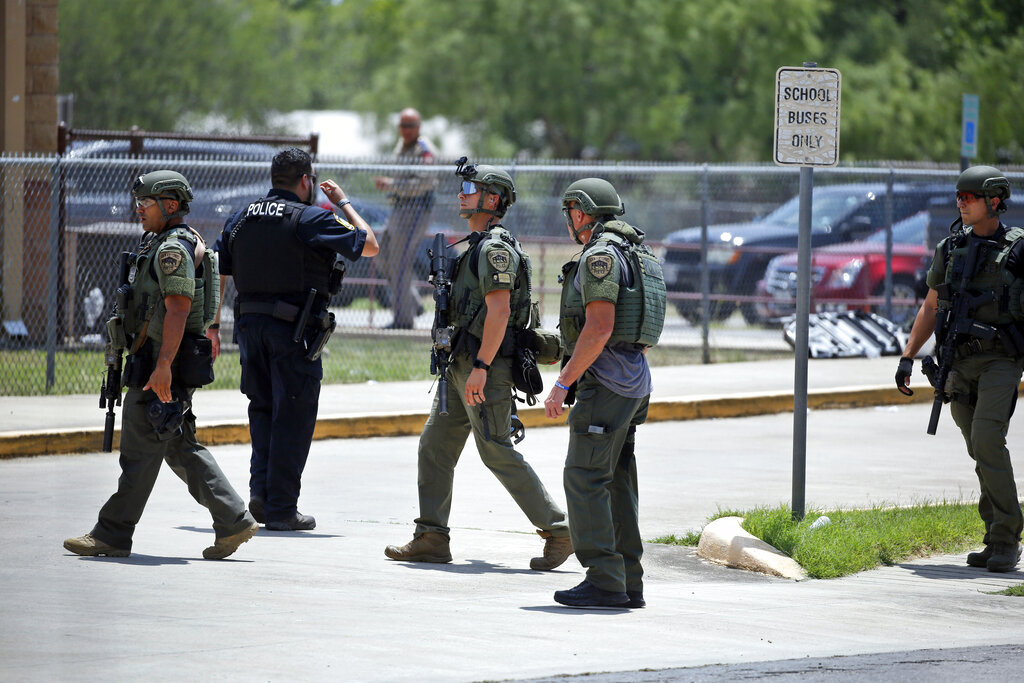 Texas shooting suspect entered school unobstructed: Officials