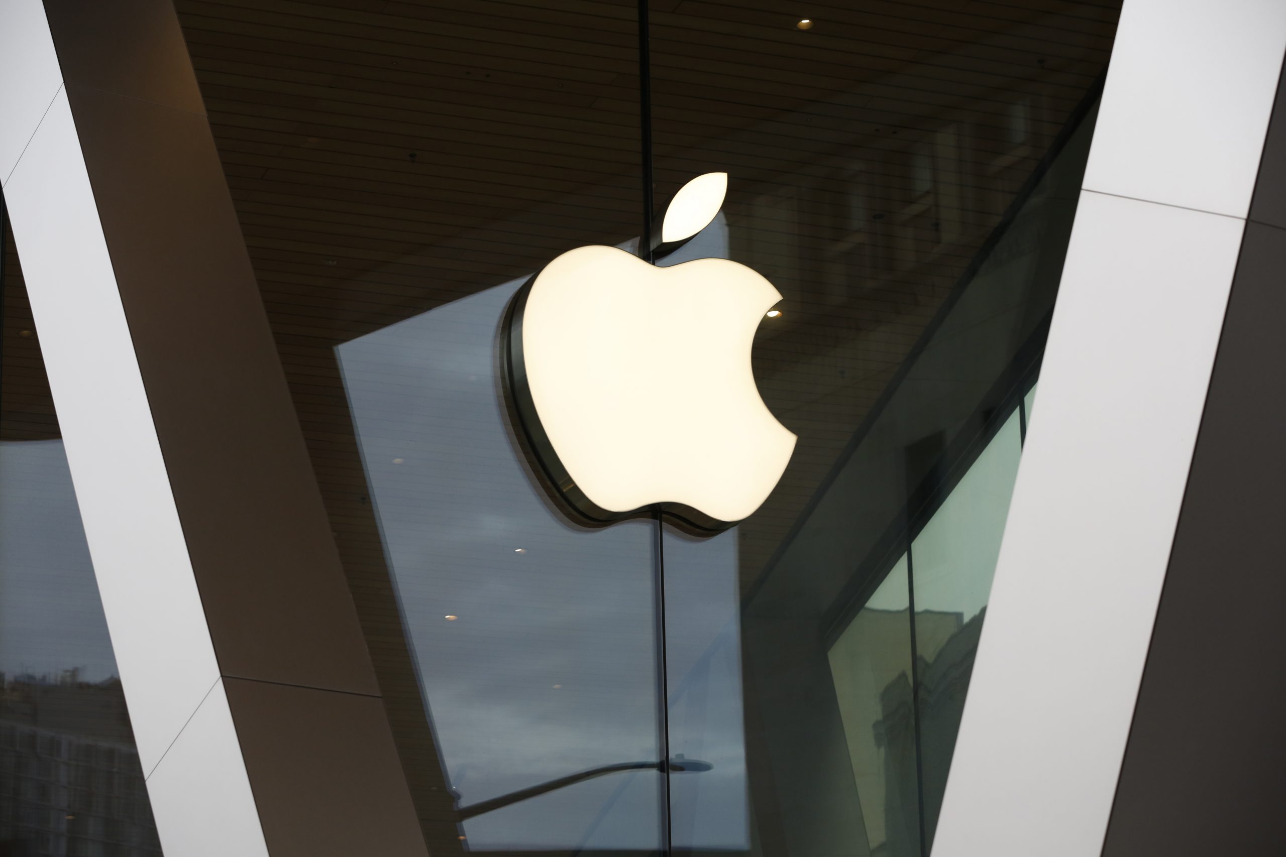 Judge greenlights Apple’s $30 million settlement with workers