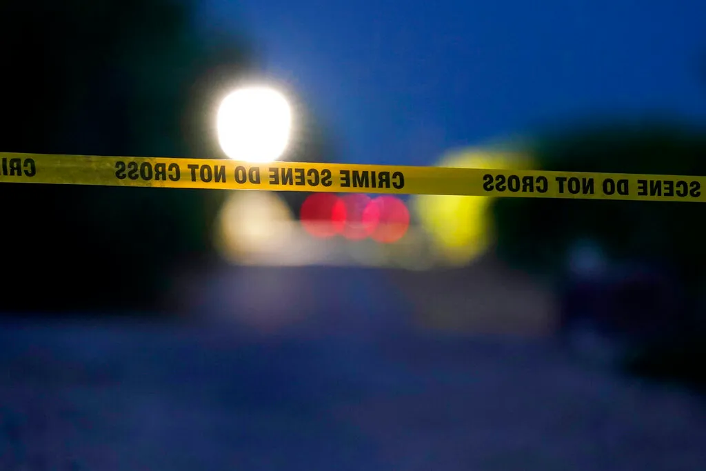 Woman kills two Mississippi police officers before committing suicide