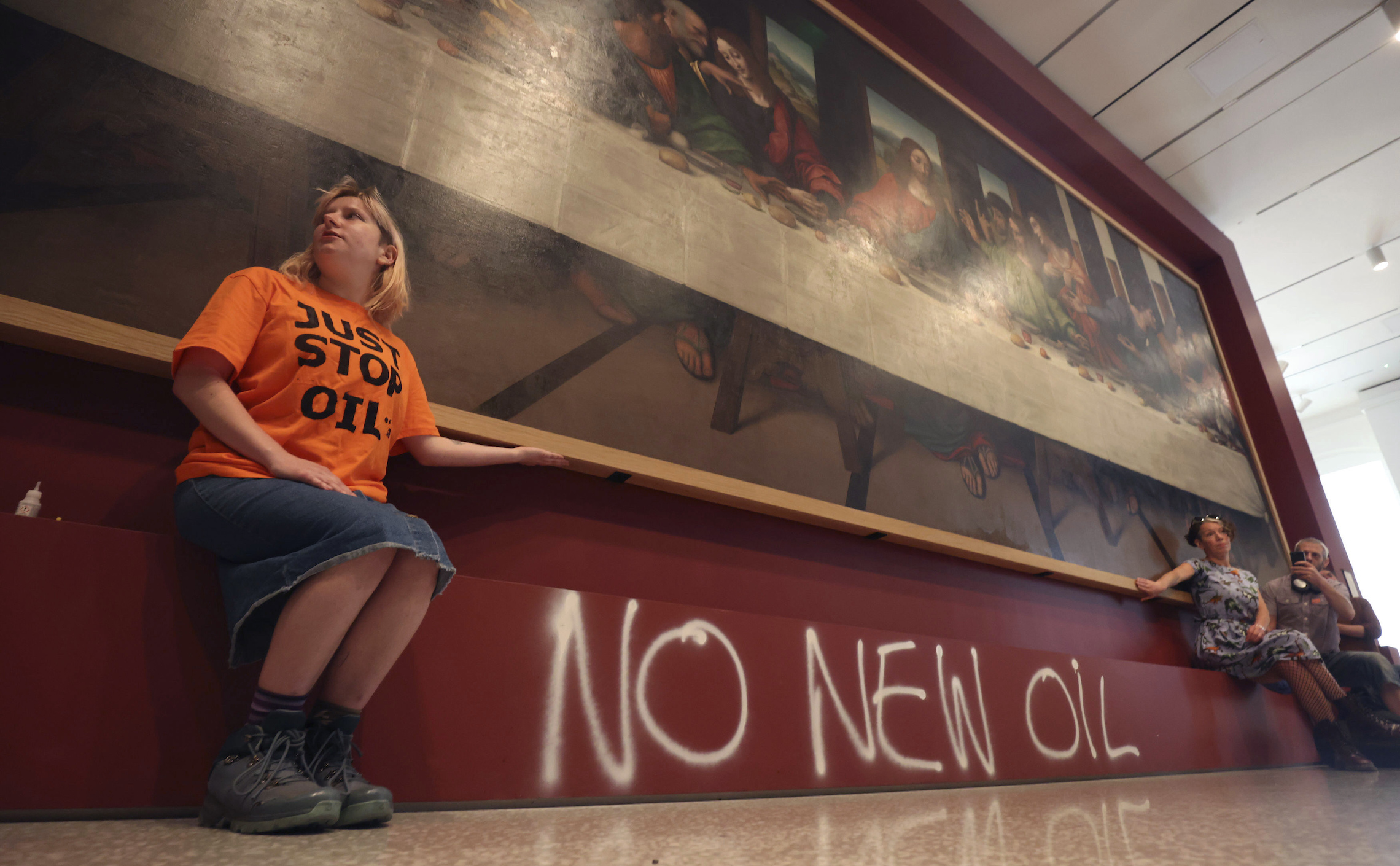 New protest trend: Green activists gluing themselves to art