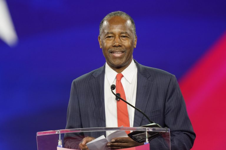 WATCH: Ben Carson ignores CPAC send-off music and continues speech