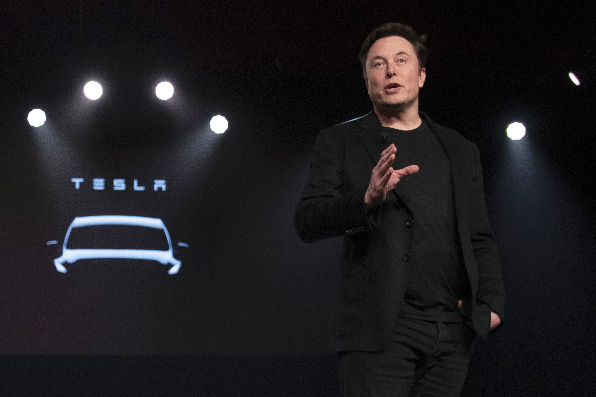 Musk hints at partnership with Apple on iPhone 14 satellite connectivity