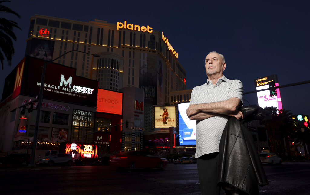Police serve search warrants in connection with Las Vegas reporter’s homicide