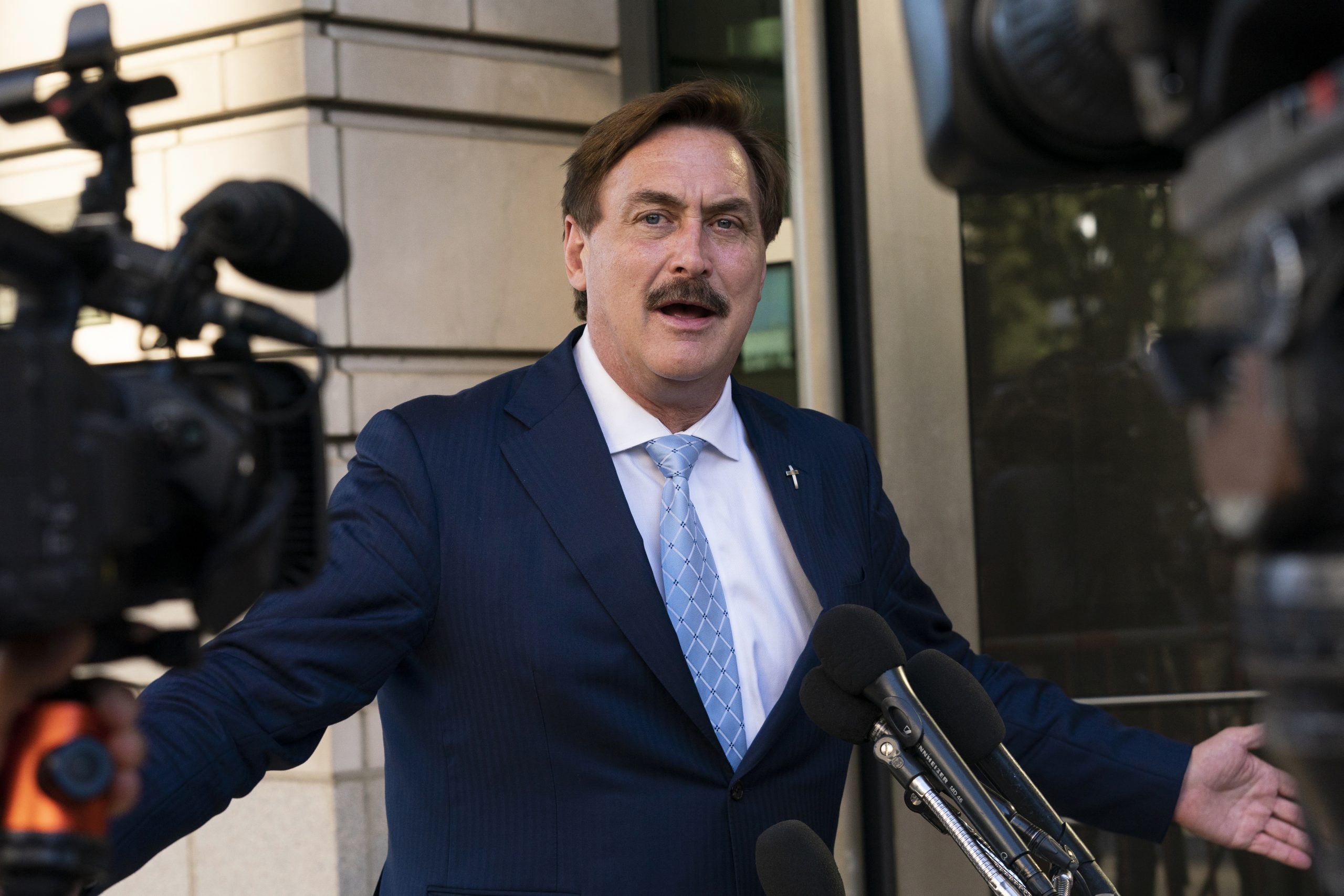 Mike Lindell phone seizure concerned alleged identity theft, warrant claims
