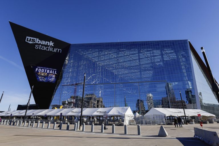 WATCH: High school football team wins championship with wild last-second touchdown