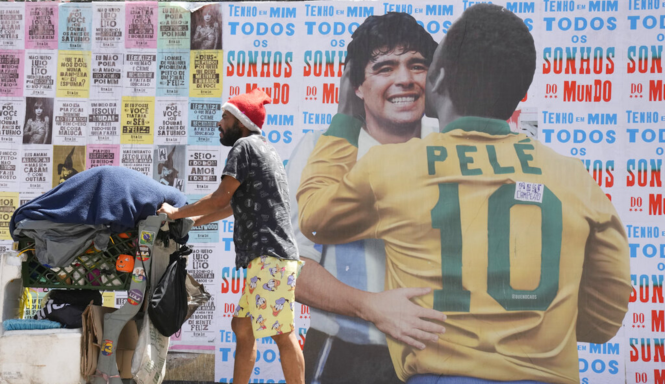 Pele’s family gathers at hospital in Sao Paulo