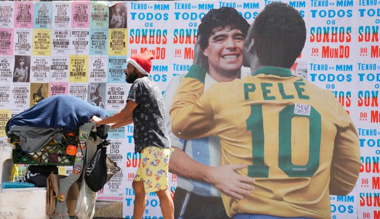 Pele’s family gathers at hospital in Sao Paulo