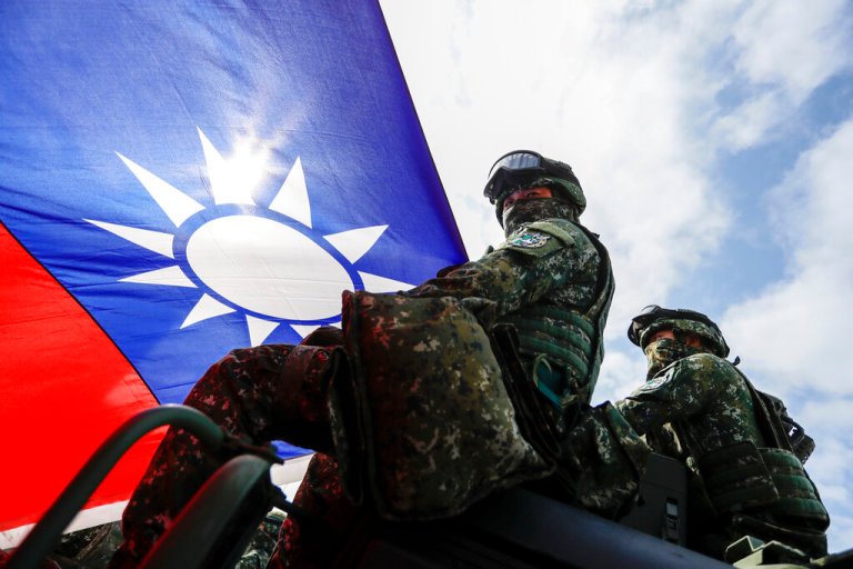 Soldiers holding a Taiwanese flag are seen during a preparedness enhancement drill simulating the defense against Beijing's military intrusions, ahead of the Lunar New Year in Kaohsiung City, Taiwan on Jan 11, 2023. China renewed its threats Wednesday to attack Taiwan and warned that foreign politicians who interact with the self-governing island are 