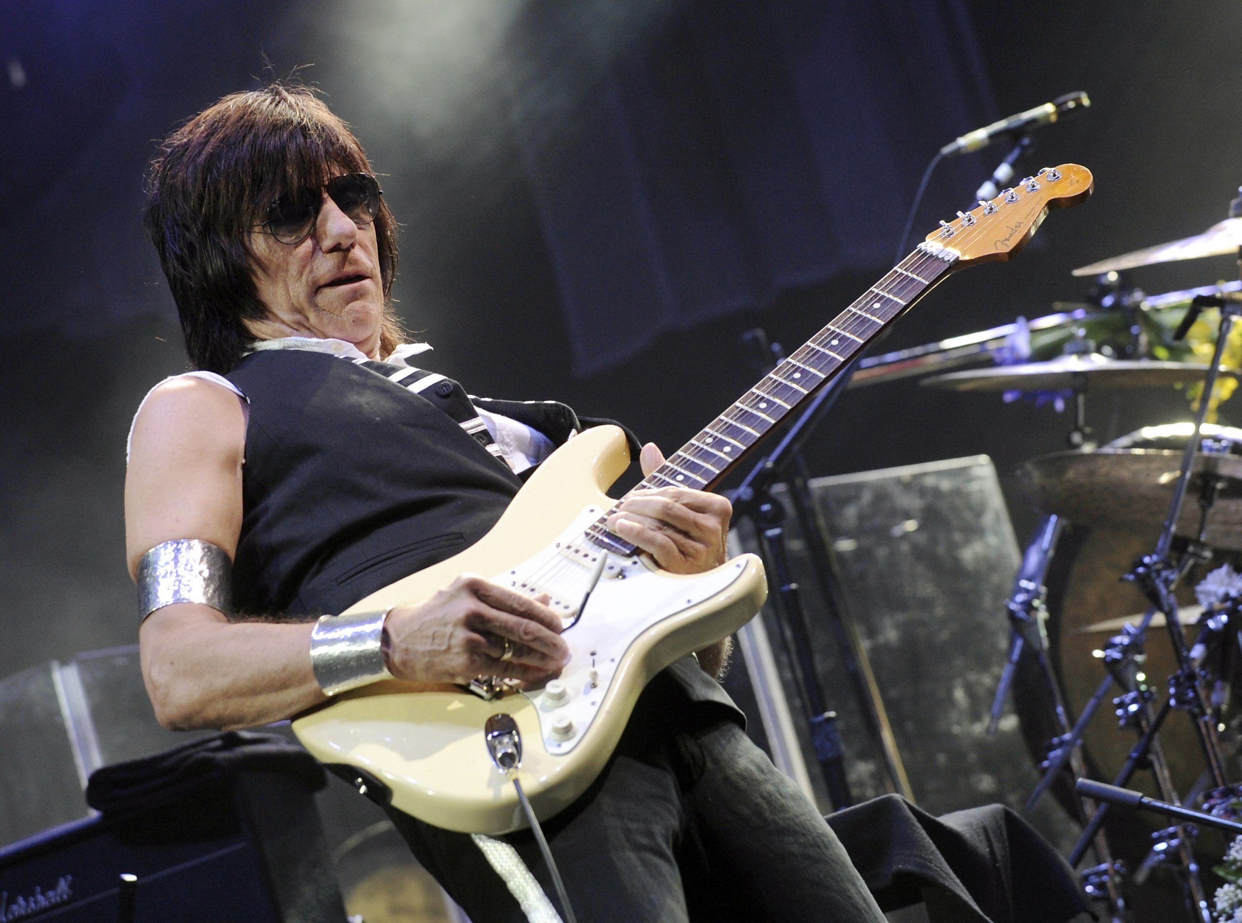Jeff Beck dead: Hall of Fame guitarist dies at 78