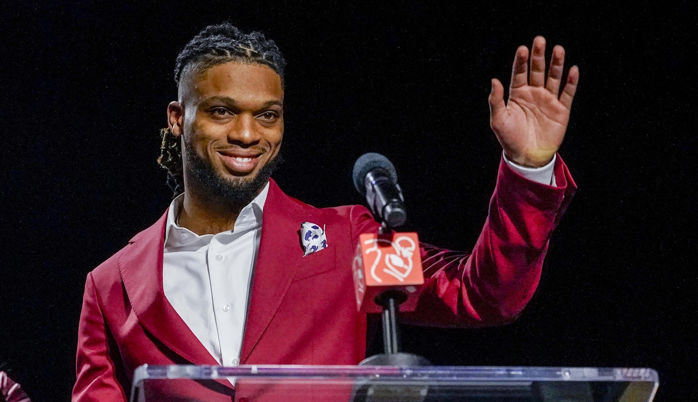 SEE IT: Damar Hamlin receives community service award at Super Bowl event