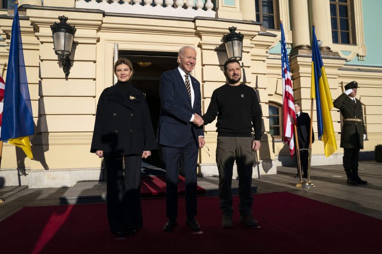 President Joe Biden (center) shakes hands with Ukrainian President Volodymyr Zelensky.