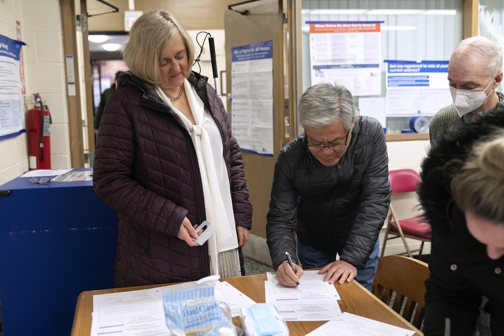 Chicago mayoral race: City reports steady in-person turnout after high early voting numbers