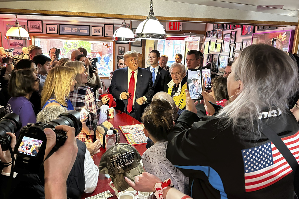 Trump’s meaty burger order revealed as he takes on GOP rivals