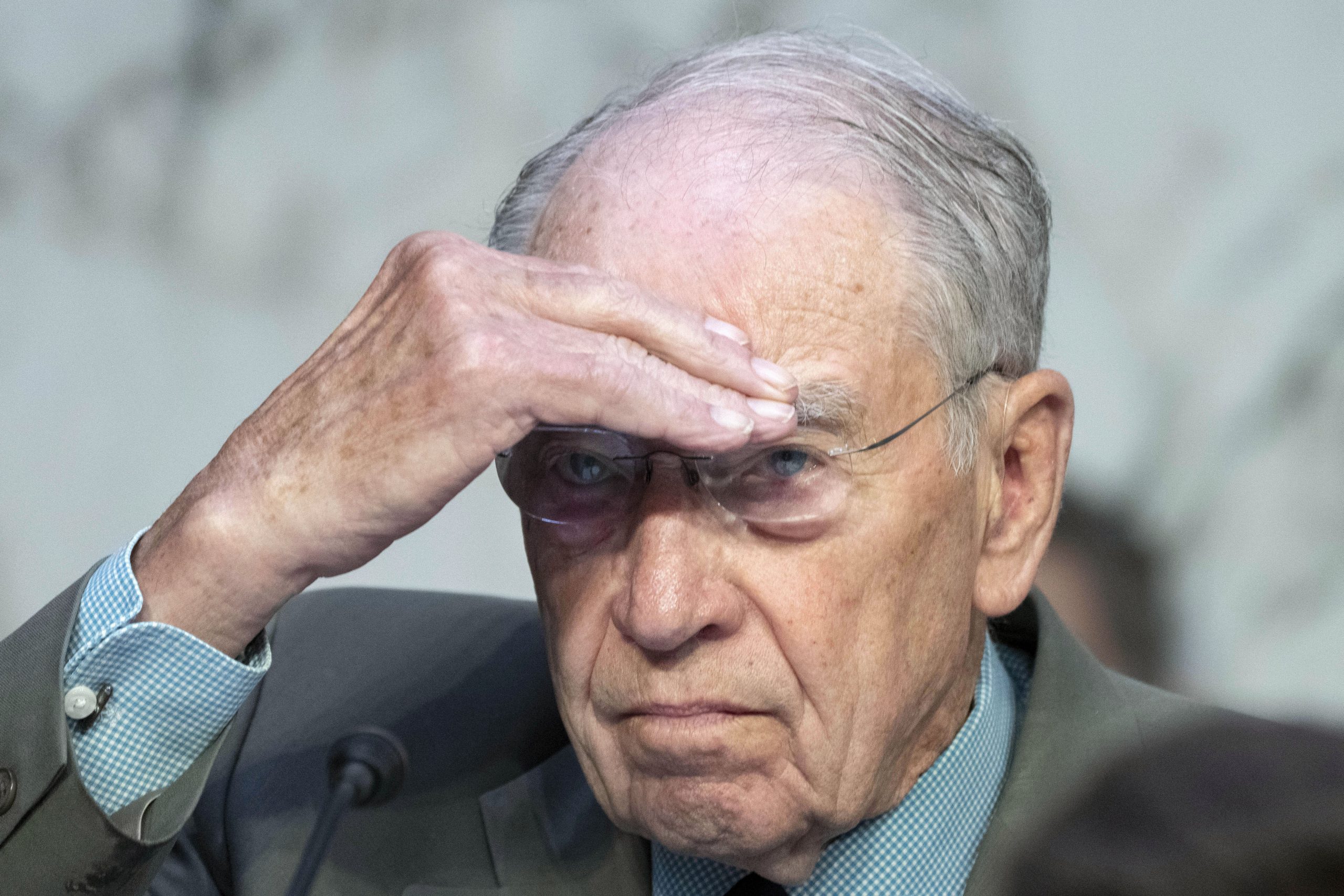 Grassley blasts DOJ and FBI for not answering questions about bureau form