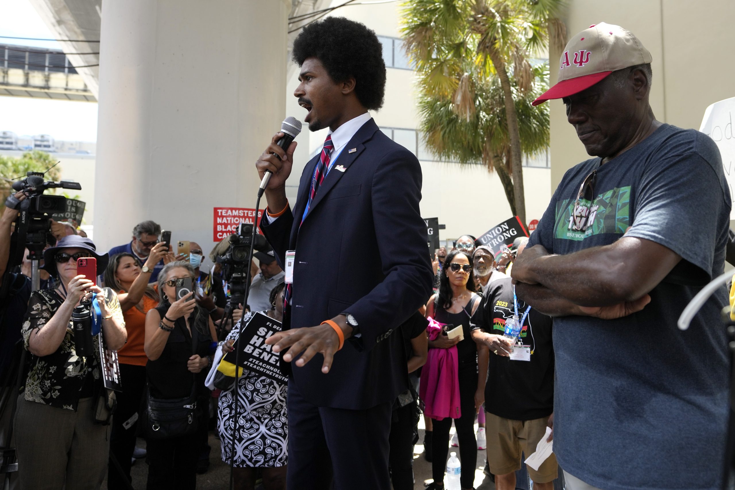 Justin Pearson, Marvin Dunn