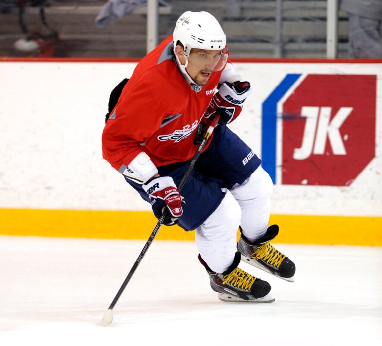 Moscow-born Capitals star Alex Ovechkin hopes for peace as Russia invades Ukraine