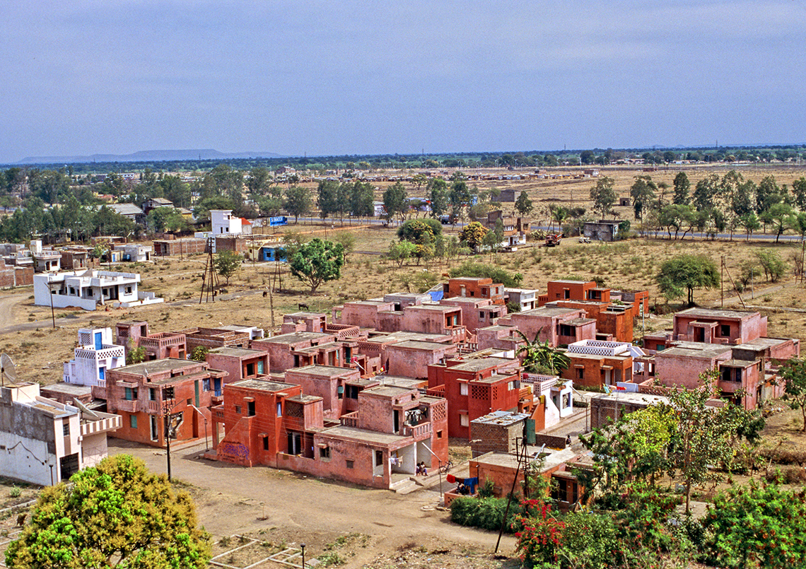 A section of Aranya Low-Cost Housing, a community designed by Doshi in Indore and built in 1989. The full complex houses more than 80,000 people in some 6,500 residences.