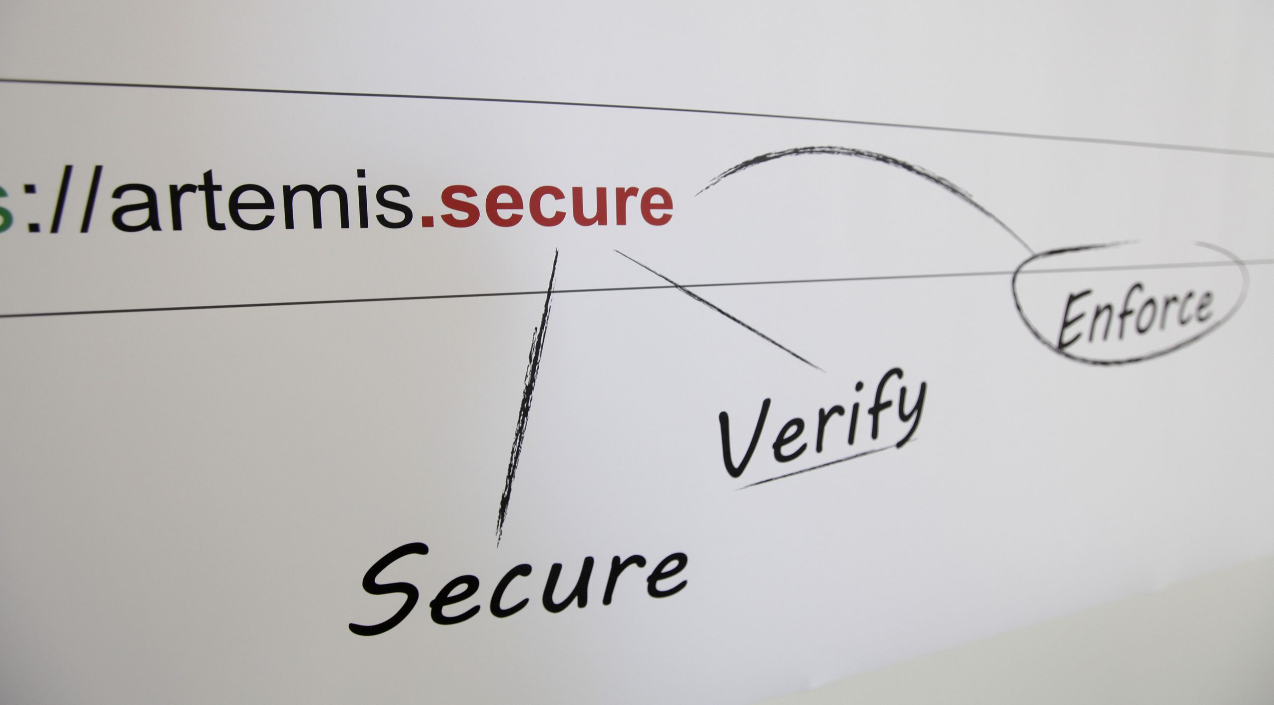 New Internet suffix bids include ‘.lol,’ ‘bank.’