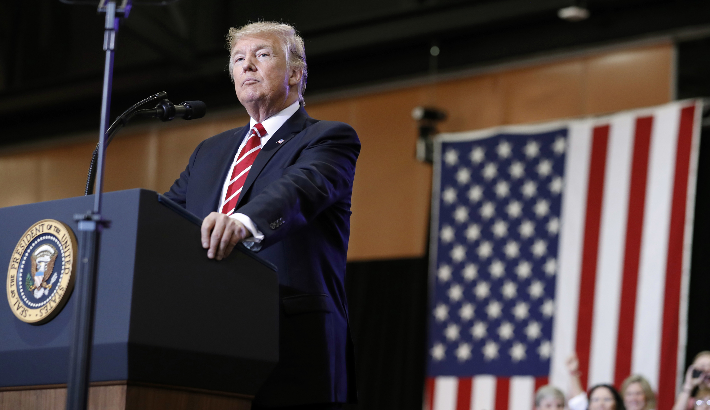 Fox News contradicts Trump, confirms thousands of anti-Trump protesters outside Phoenix rally