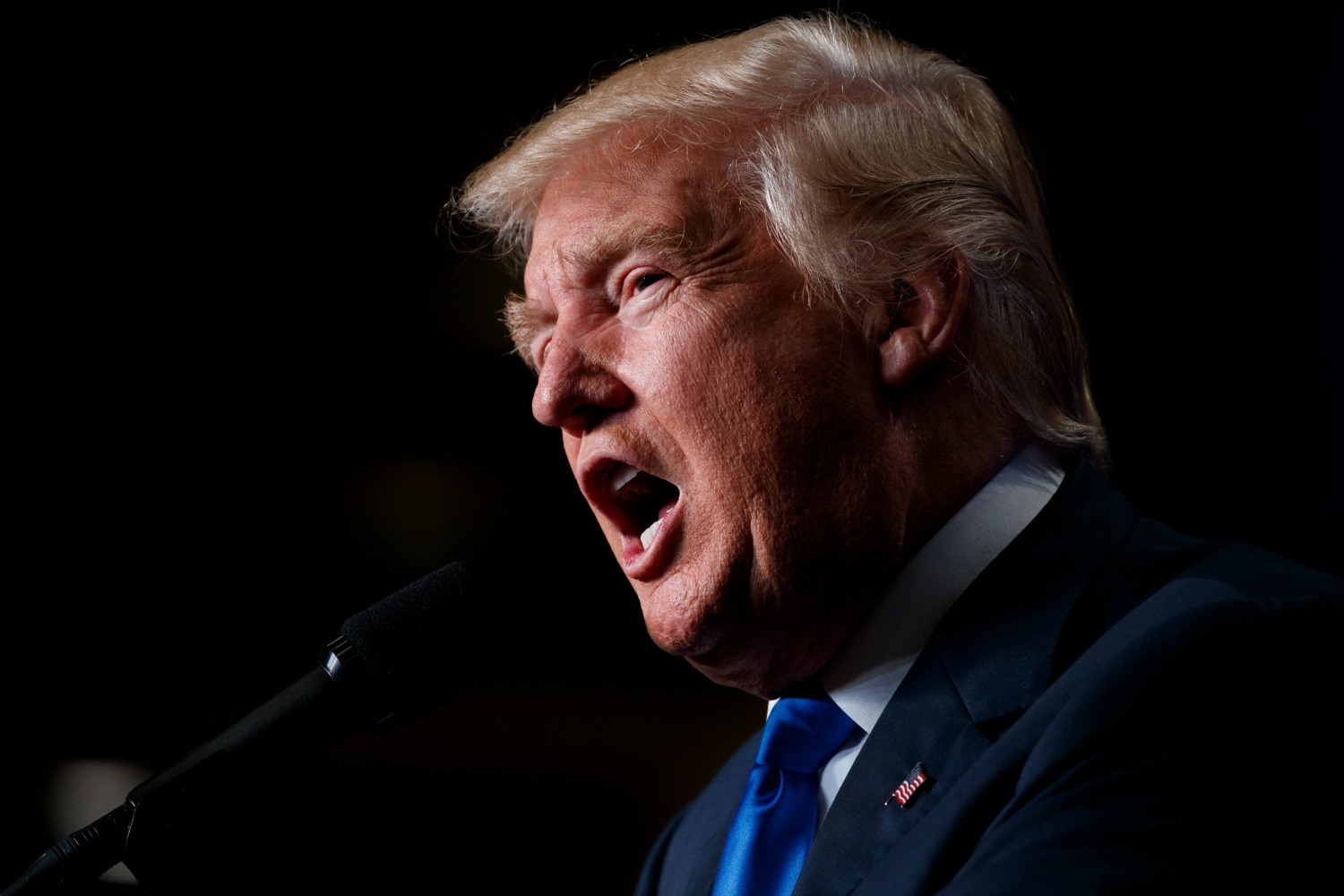 Trump at risk of losing GOP-heavy Arizona to Clinton