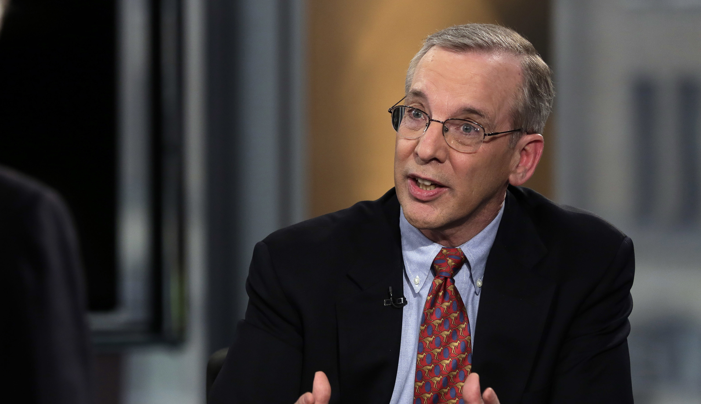 New York Fed president to retire