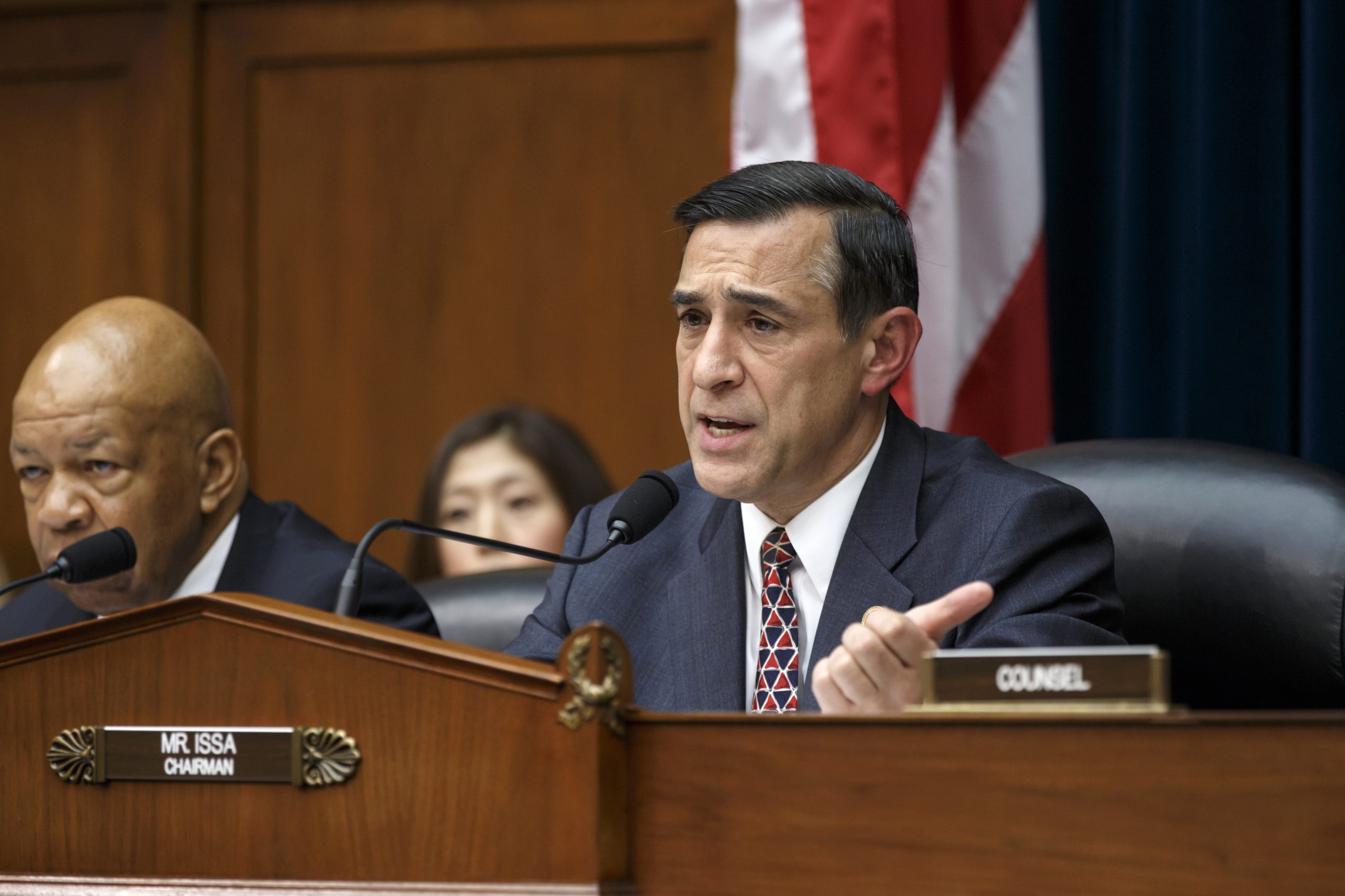 Issa calls for criminal probe of Hillary’s server