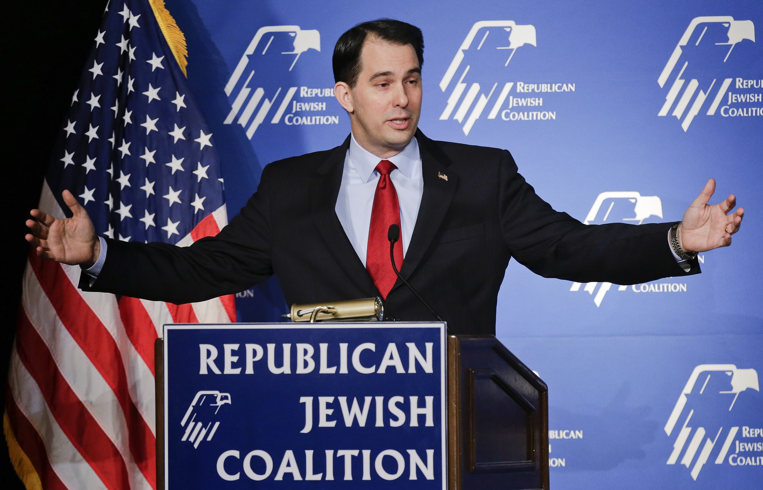 Scott Walker, Chris Christie court GOP donors in Las Vegas