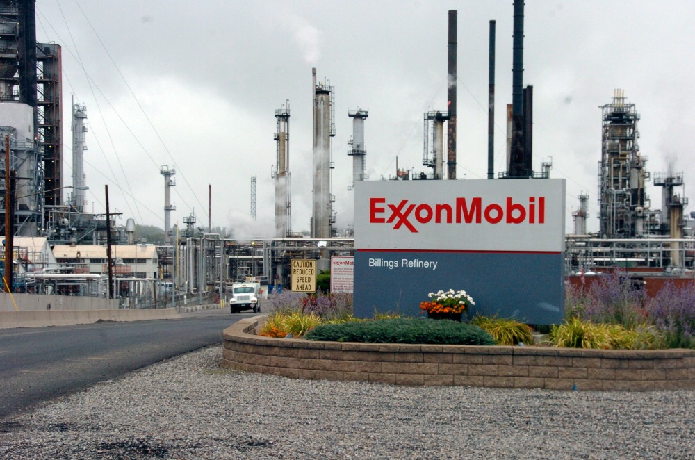 US imports more crude oil for the first time since 2010