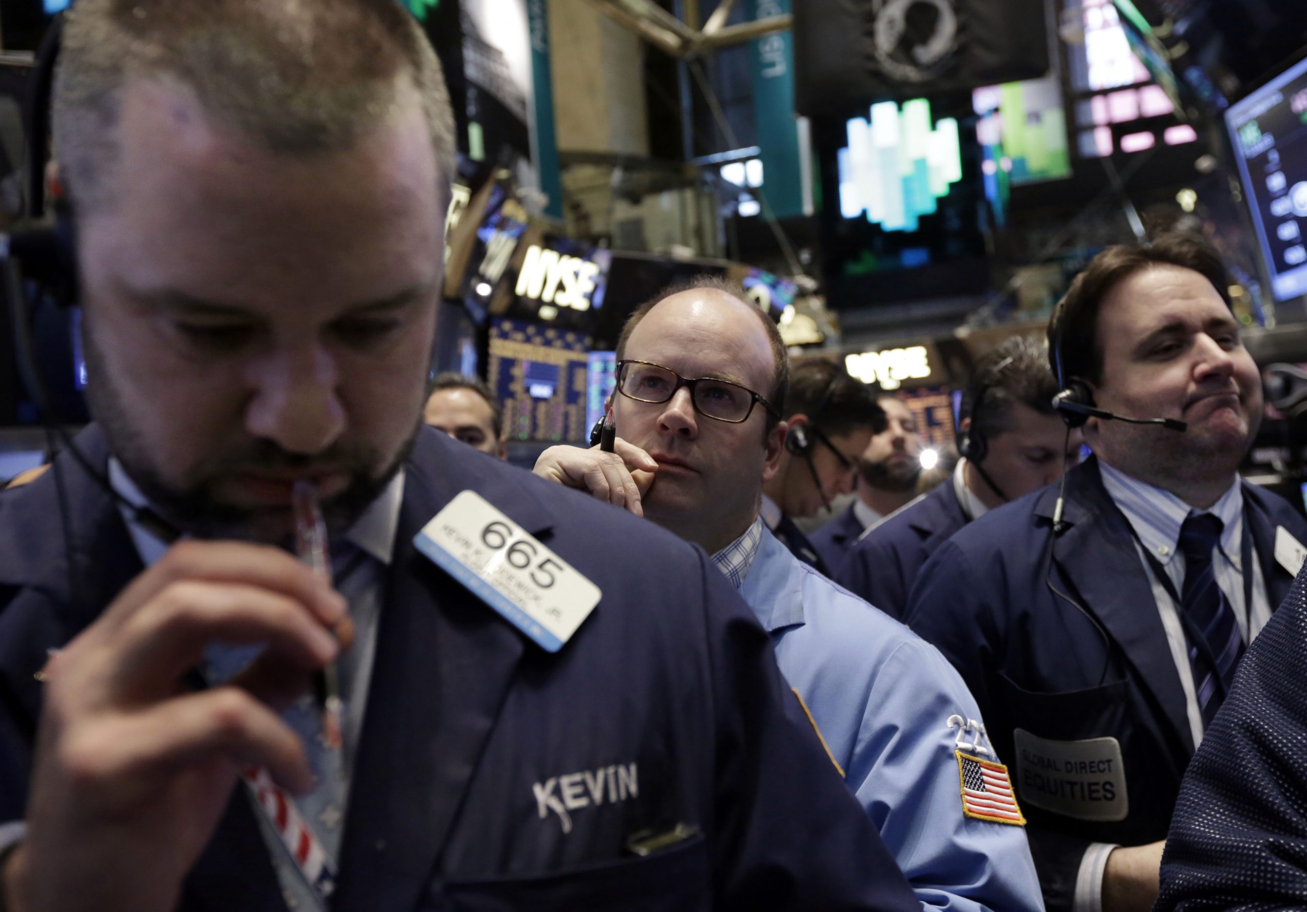 Stocks end higher, extending a modest rally