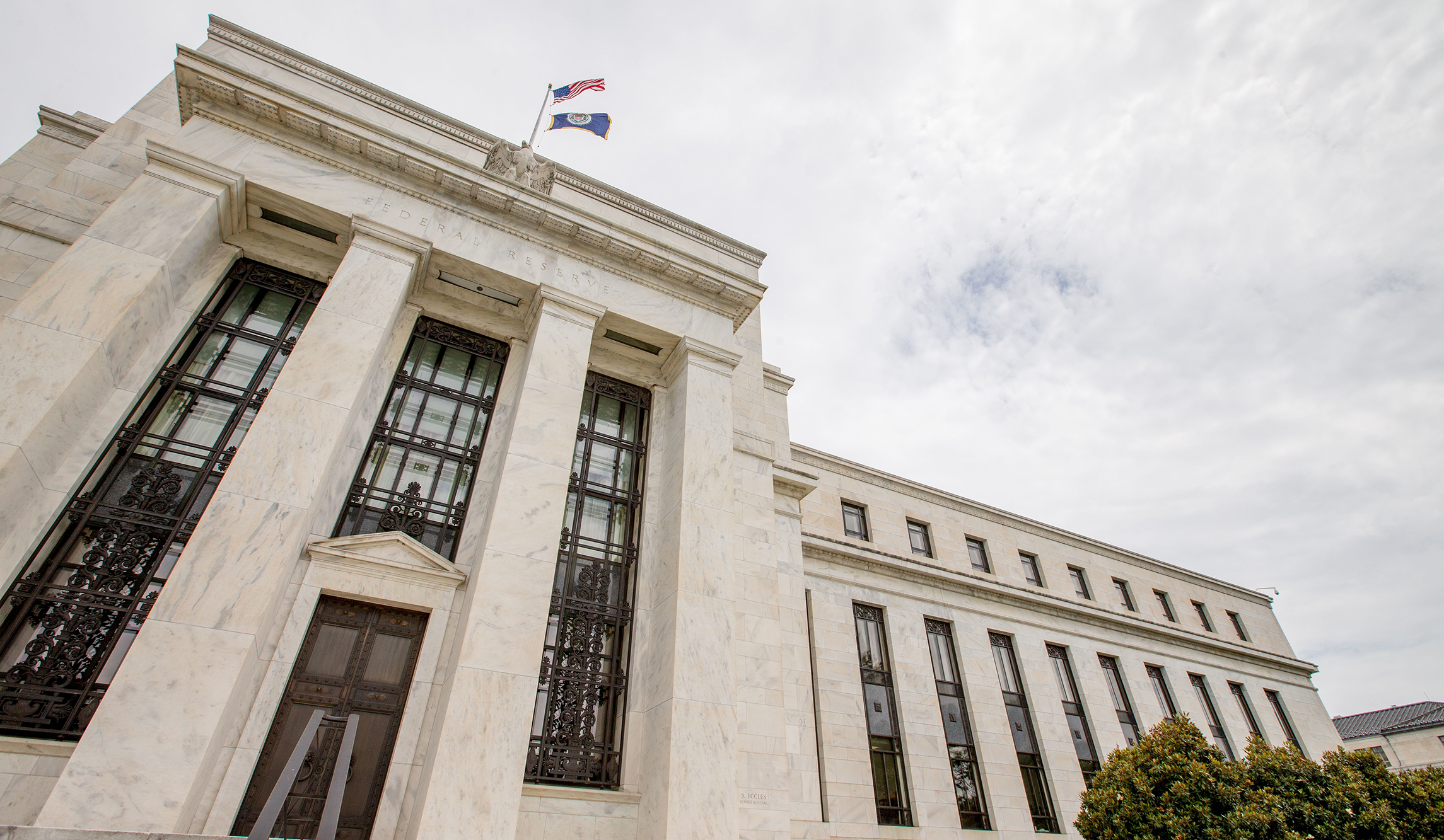 Fed headed for December interest rate hike but split over low inflation