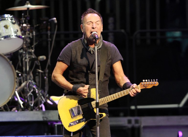 Bruce Springsteen announced that he is cancelling his show to 