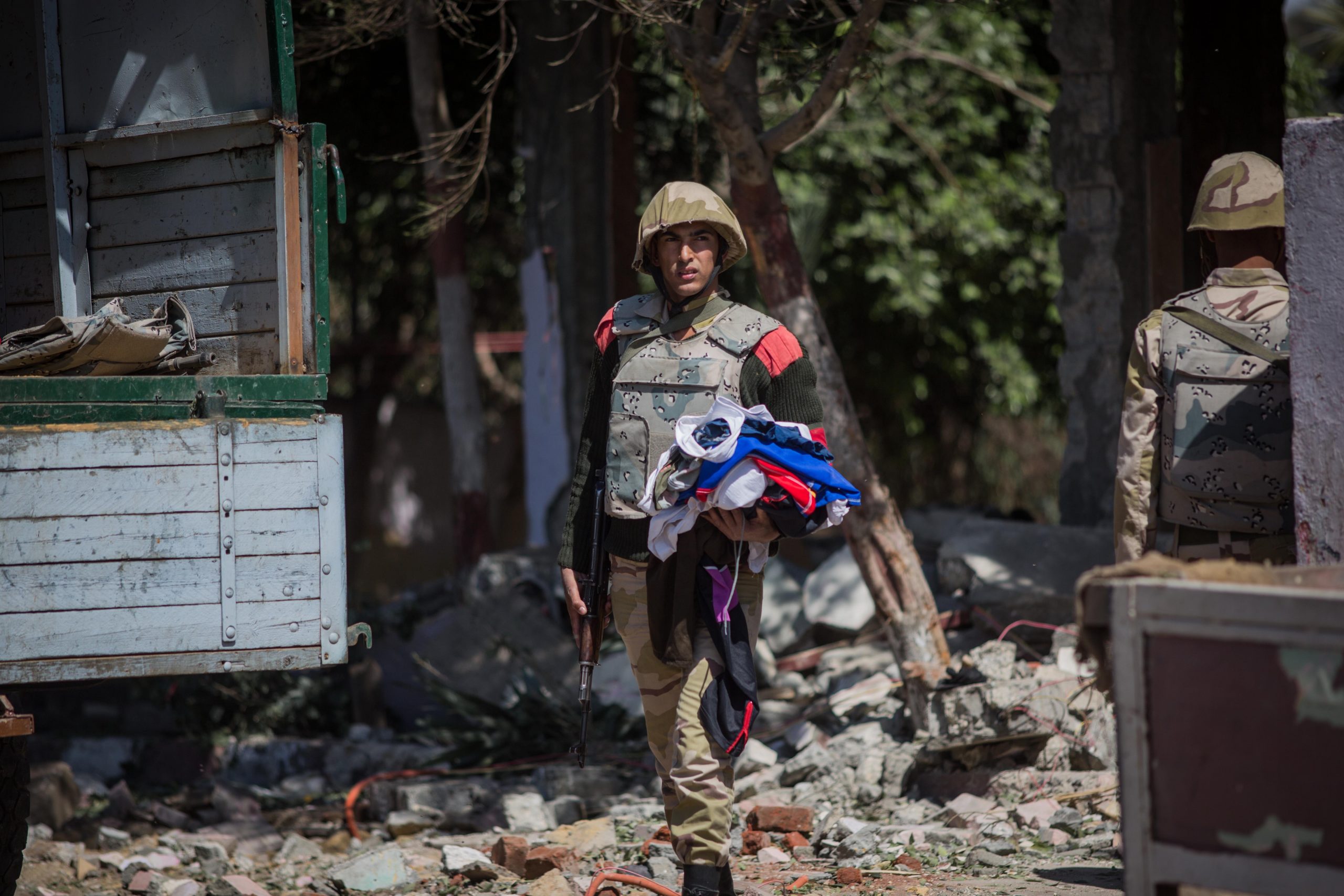 Gunmen kill 6 Egyptian soldiers at checkpoint