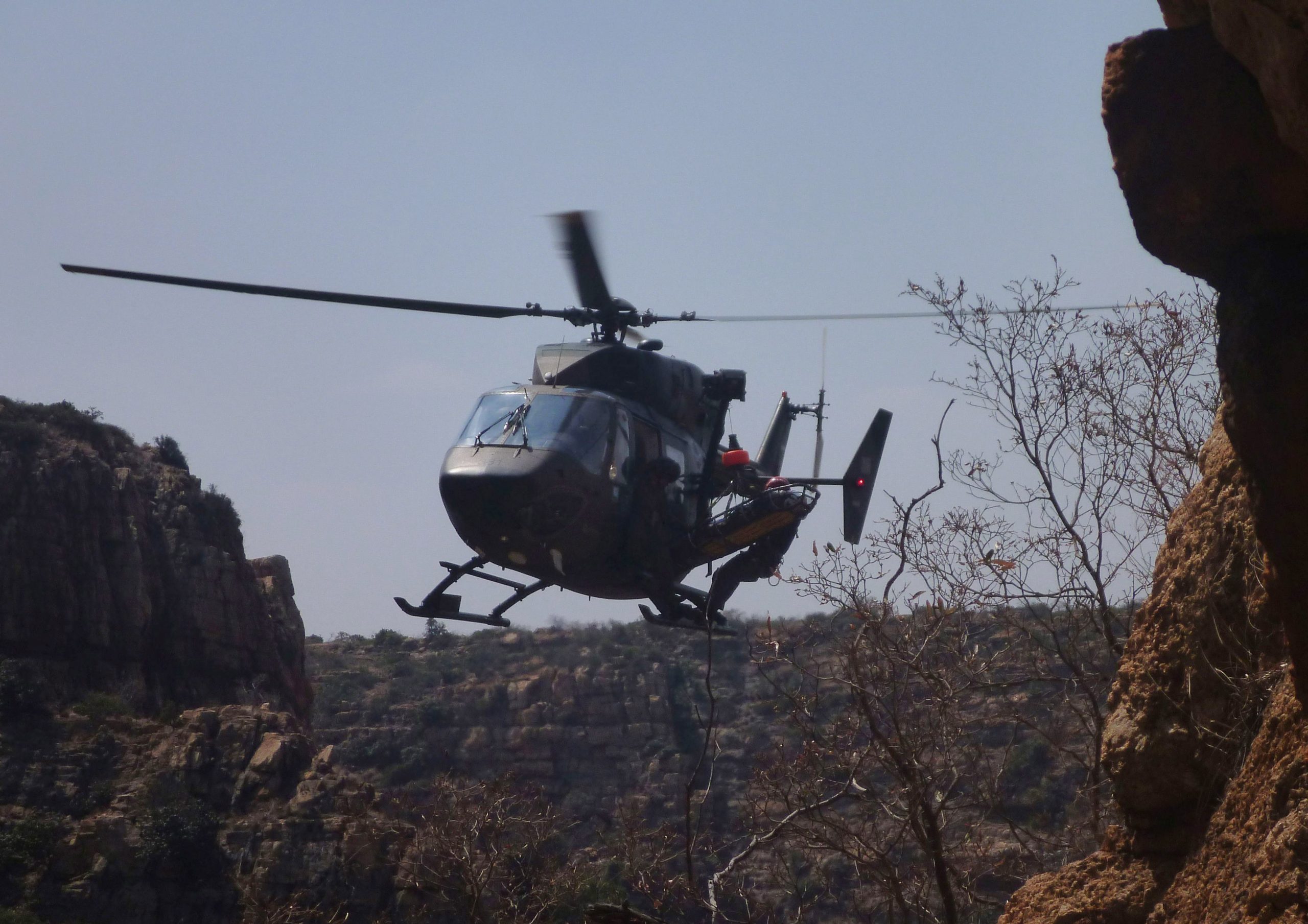 South Africa: Rescuers amputate leg to save man