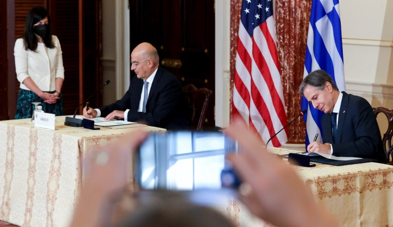 Greece underscores ‘threat of war’ with Turkey at signing of defense pact with US