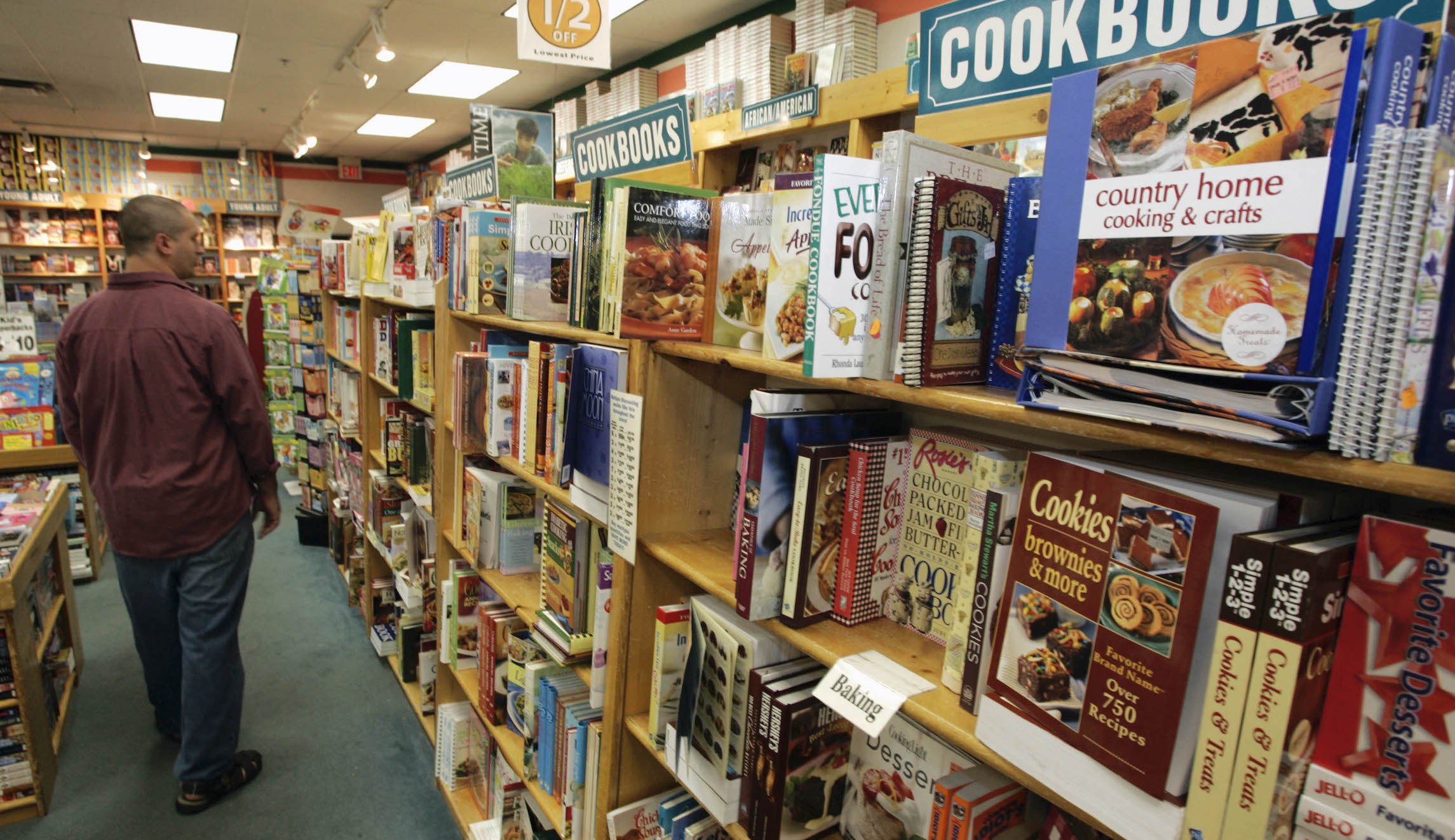‘Big internet hug’: Used bookstore swamped with orders after tweet reporting no sales