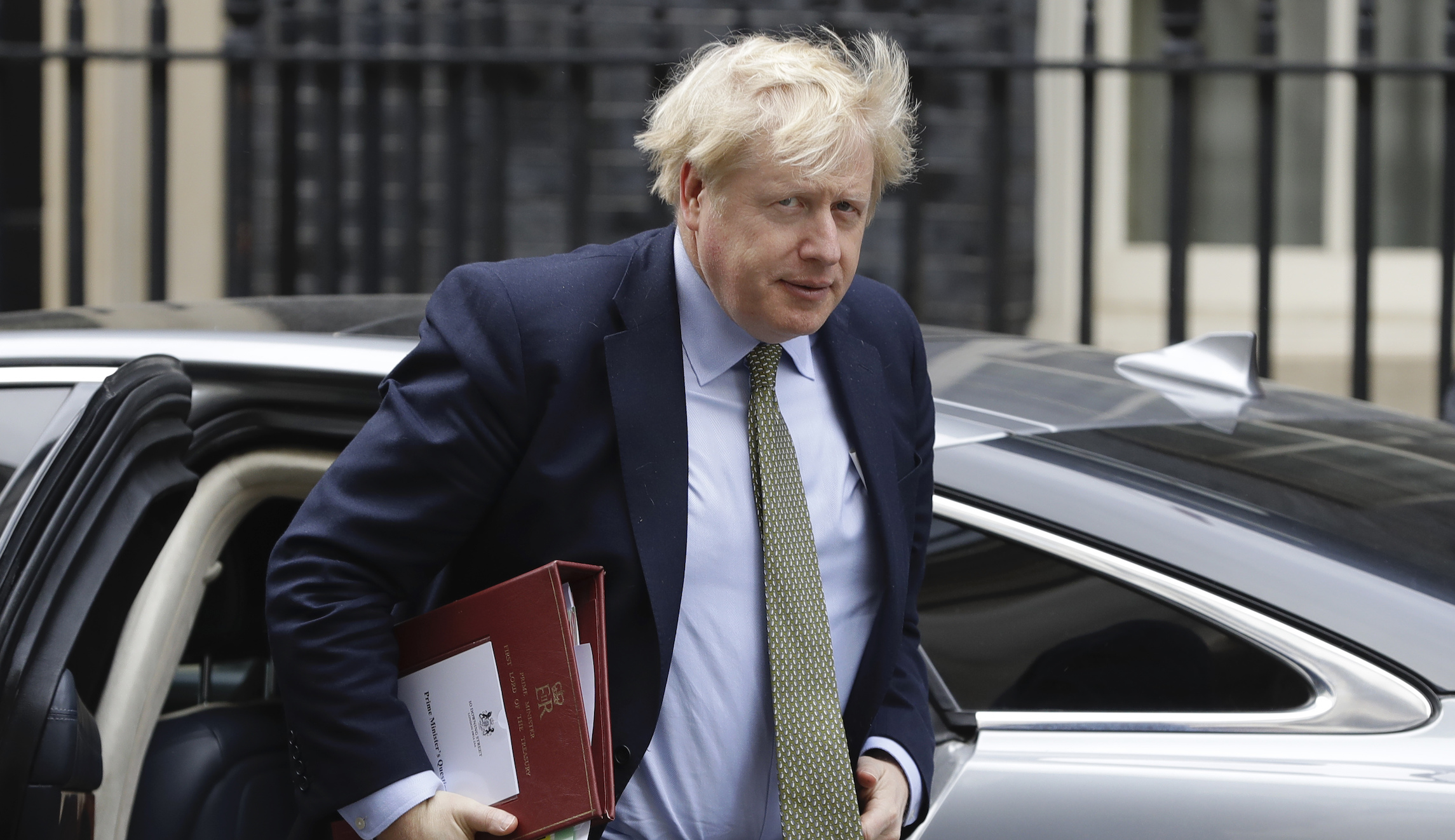 UK greenlights coronavirus vaccine for use to begin next week