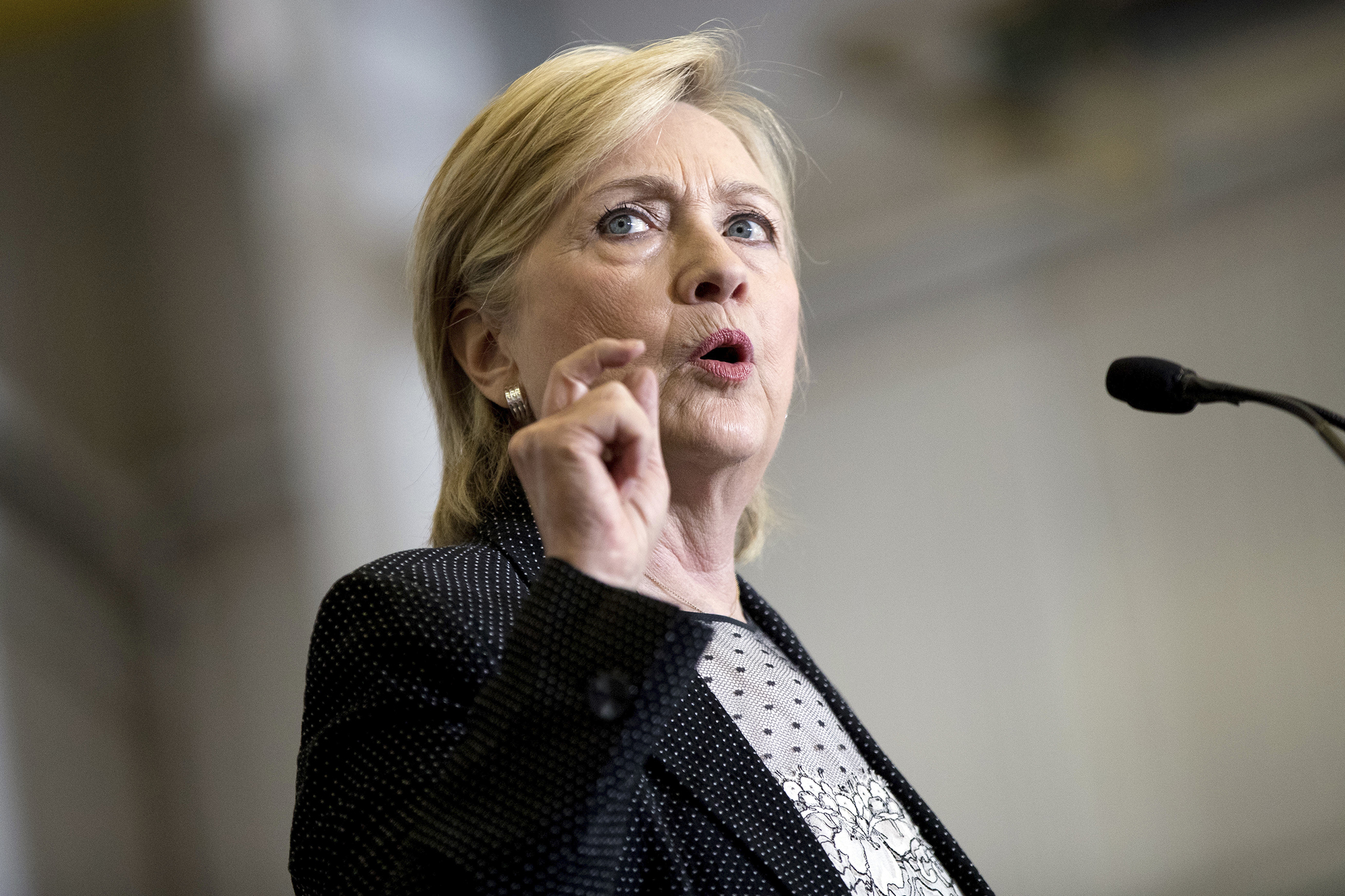 In economic address, Clinton echoes Trump’s warning to U.S. businesses