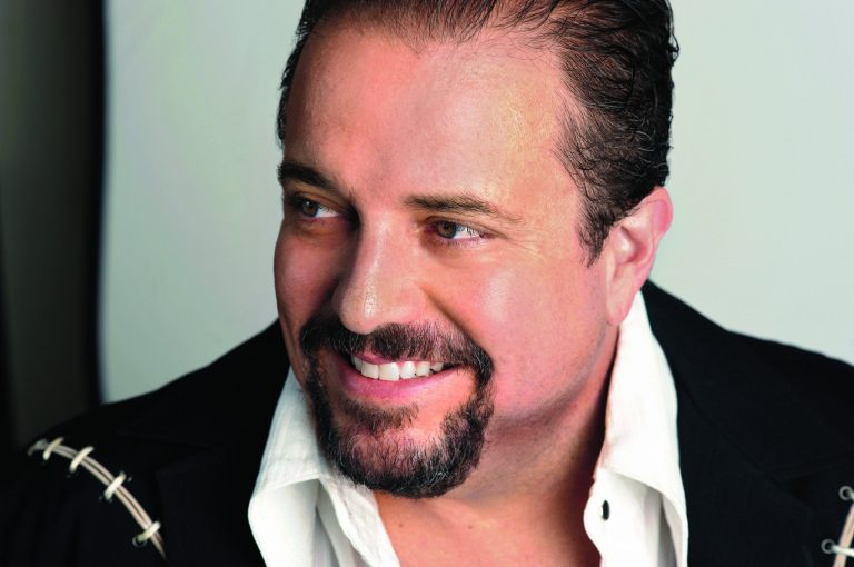 Raul Malo takes it solo for the holidays