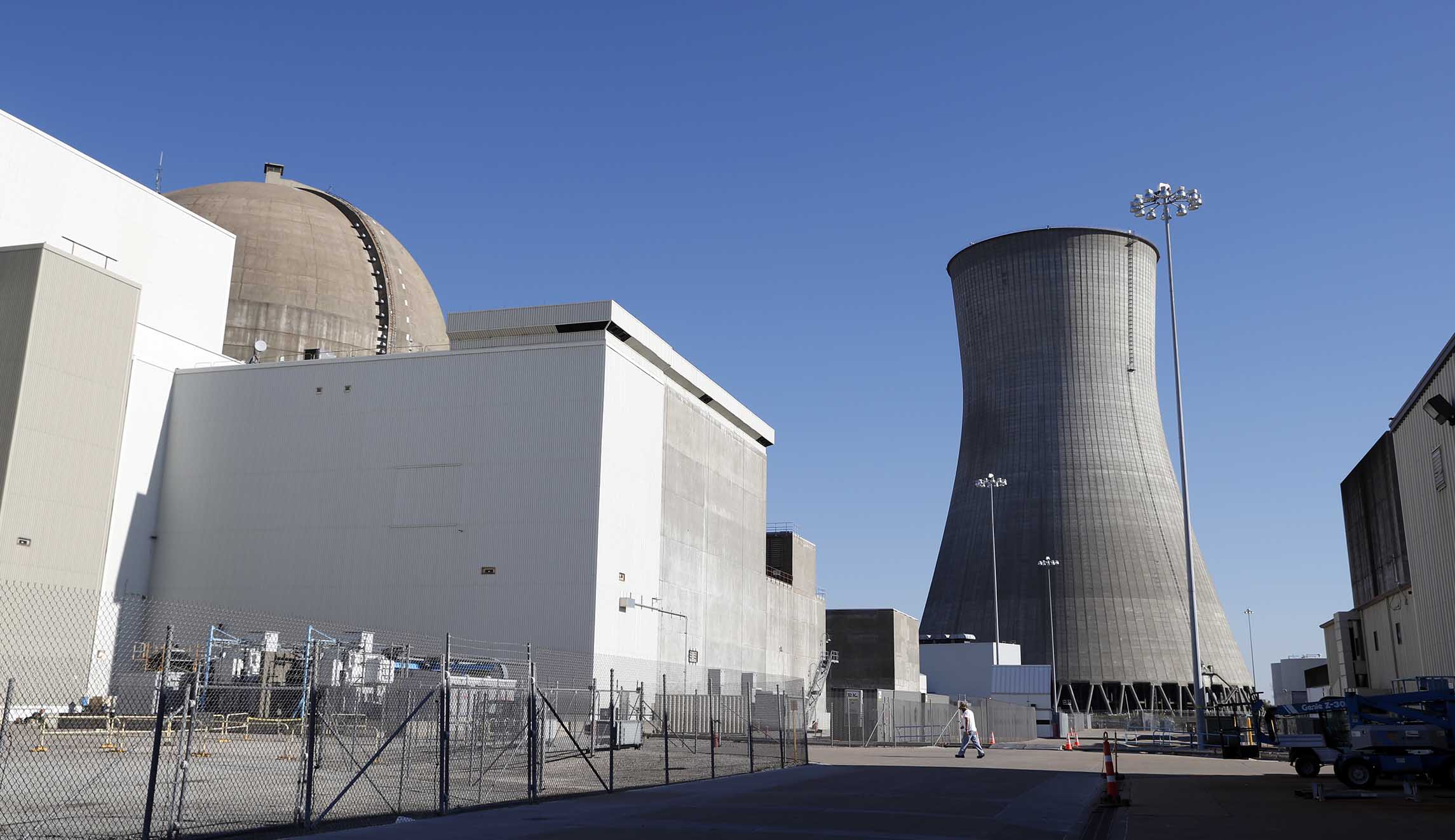 FERC chairman proposes ‘interim’ plan to keep coal and nuclear power plants ‘afloat’