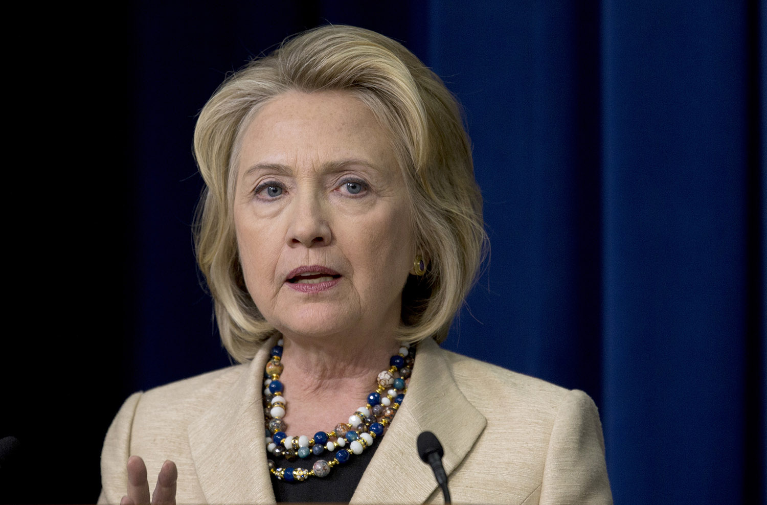 FBI agents in Clinton email case sworn to secrecy