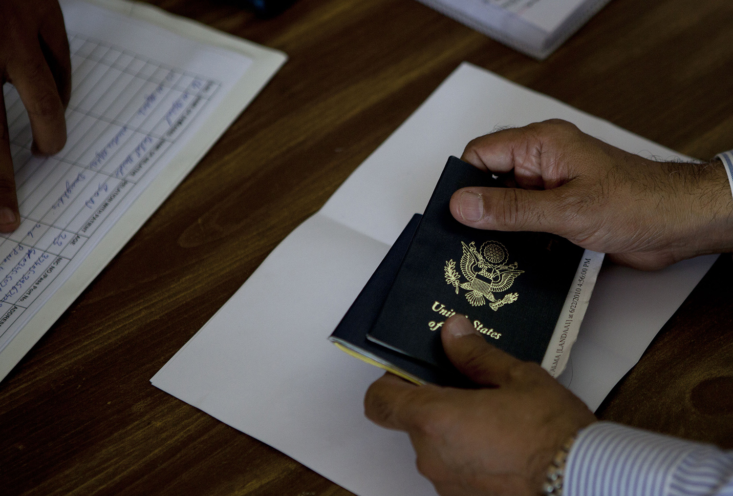 EU calls for taking away US citizens’ visa-free travel privileges